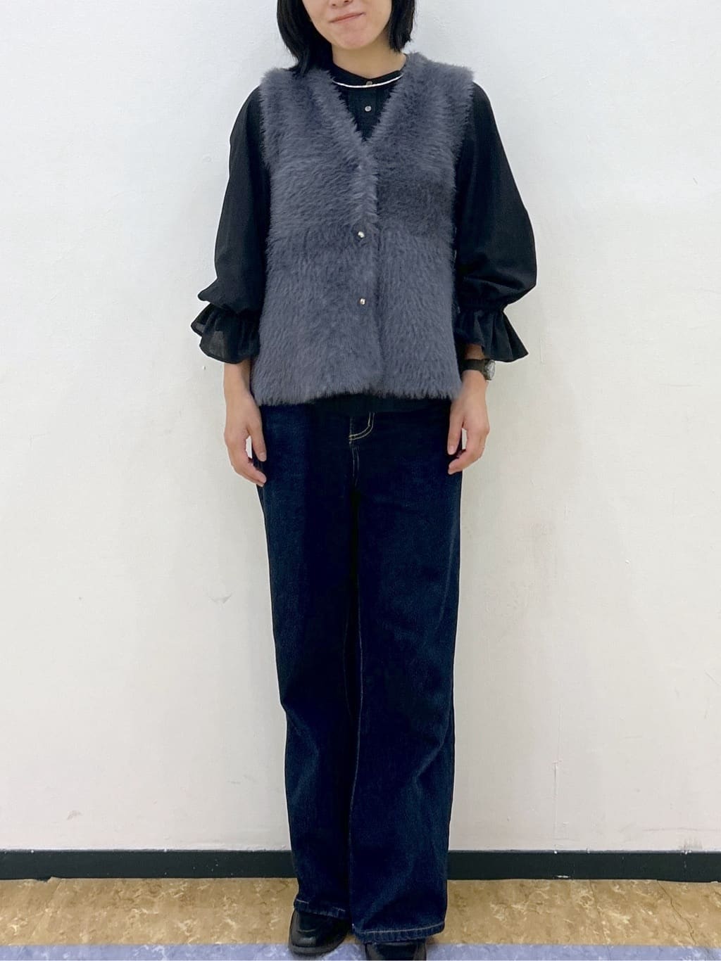 su.さんの「index｜《andGIRL掲載》フェザーペプラムジレ【洗濯機OK／抗ピル】」を使ったコーディネート
