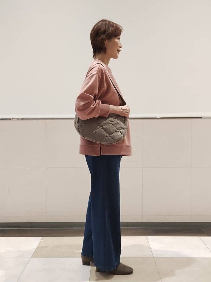 ミユさんの「SHOO･LA･RUE｜【高レビュー/S-LL】脚のラインを拾いにくい デニムワイドパンツ」を使ったコーディネート