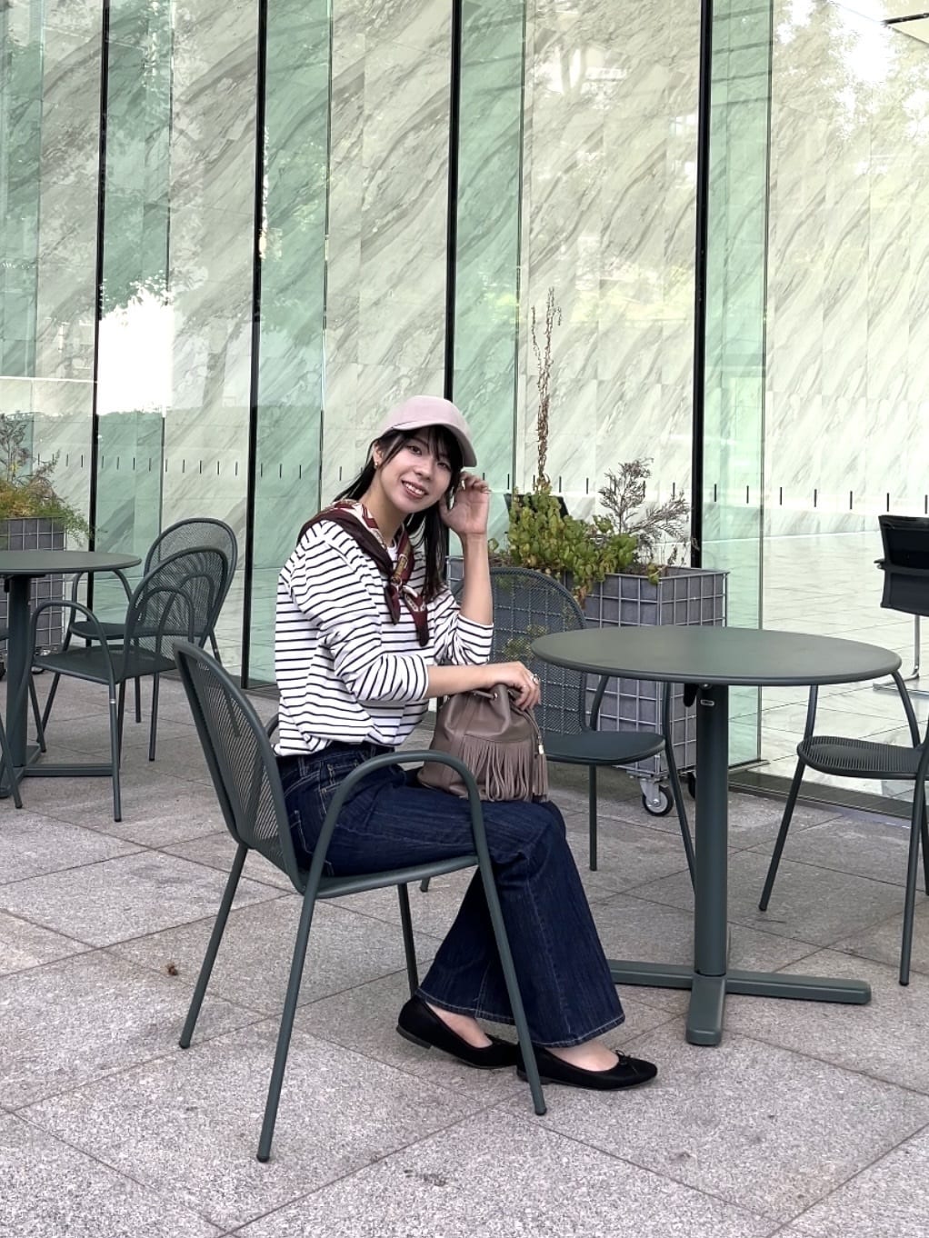 cotaniさんの「grove｜【美シルエット/選べる着丈】大人のためのソフトフレアーデニム」を使ったコーディネート