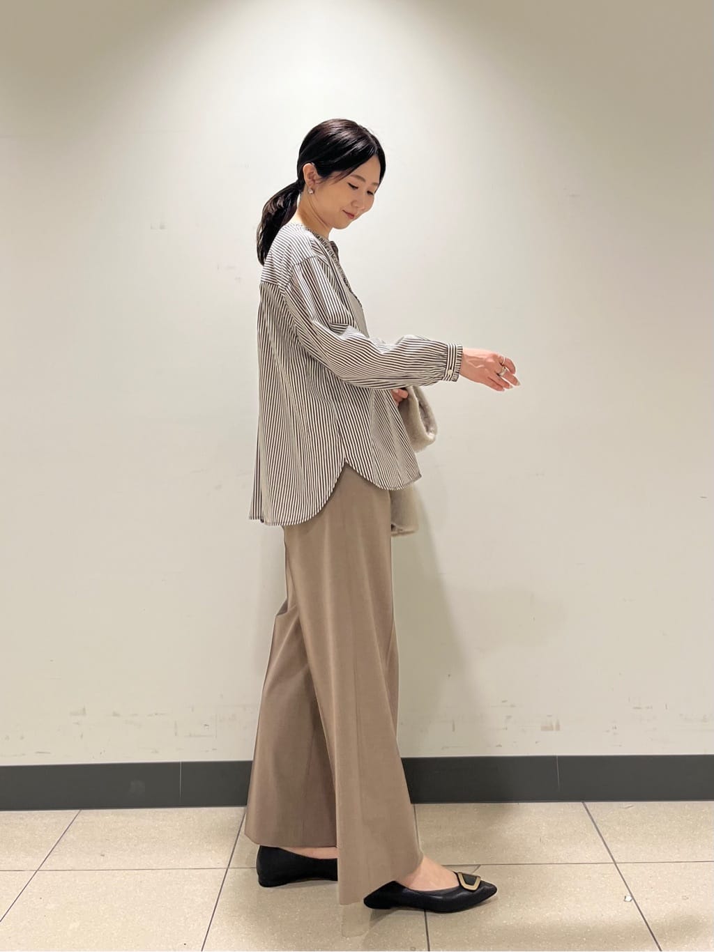 shokoさんの「INDIVI｜【洗える】胸元タックフリル長袖ブラウス」を使ったコーディネート