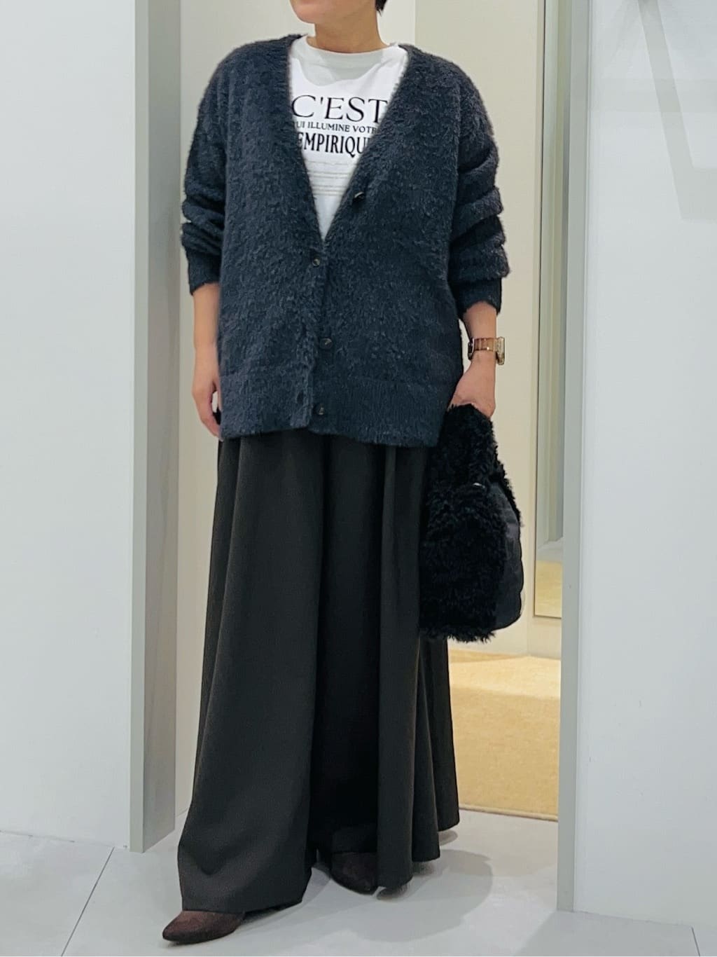 タナさんの「THE SHOP TK｜【ふわふわあったか】フェザーカーディガン」を使ったコーディネート