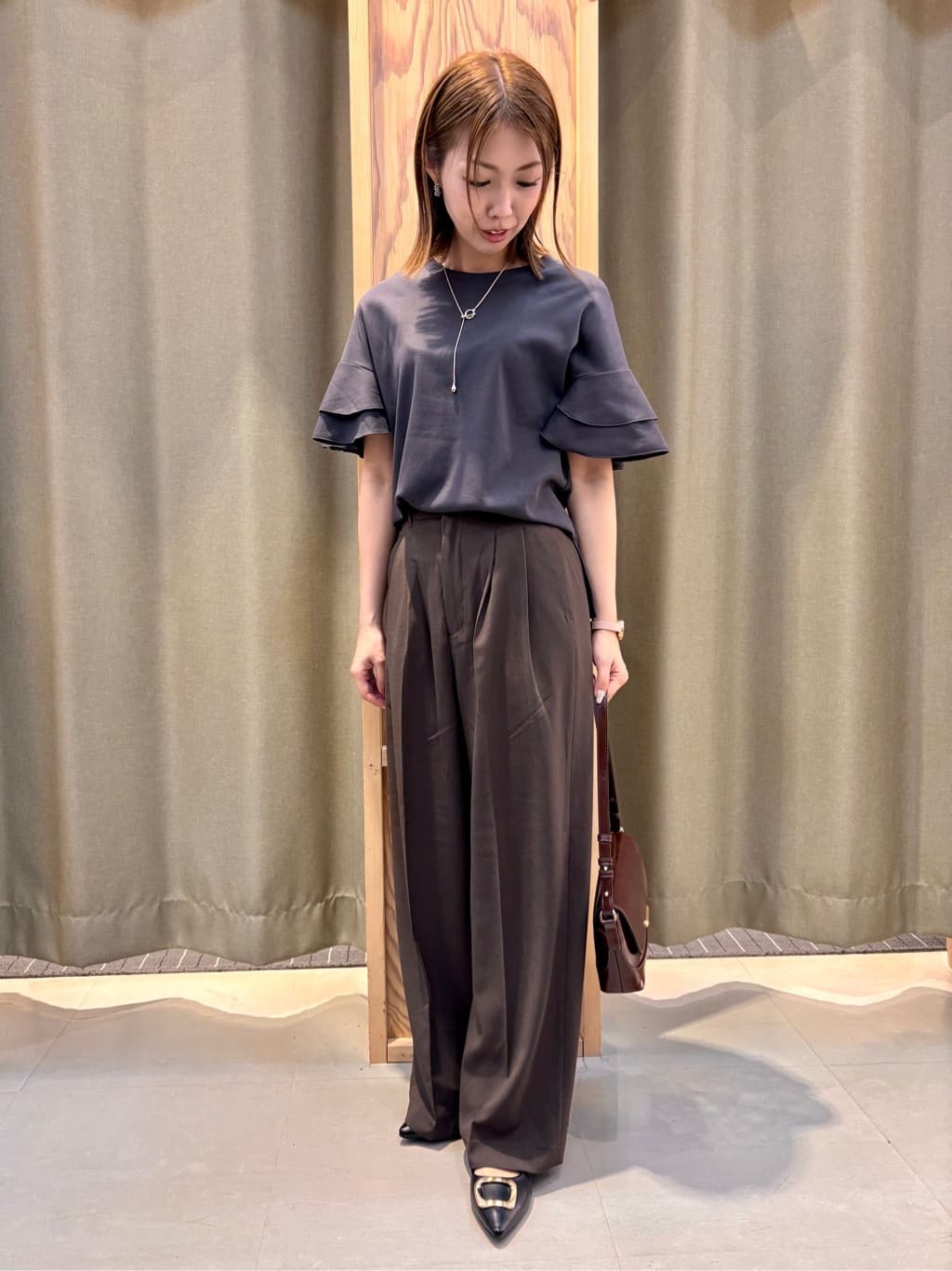 HaNeさんの「THE SHOP TK｜【汗染み防止】袖フリルTシャツ【UVカット/洗濯機OK】」を使ったコーディネート