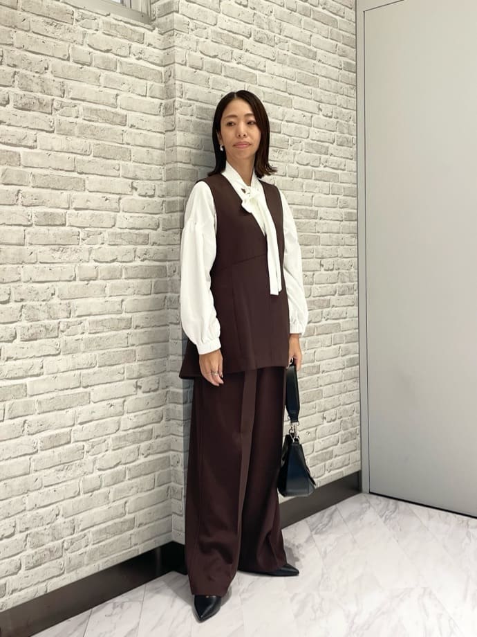 Mikoさんの「INDIVI｜Comfy SET UP｜イージーストレートワイドパンツ【セットアップ対応／通勤/カセット服】」を使ったコーディネート