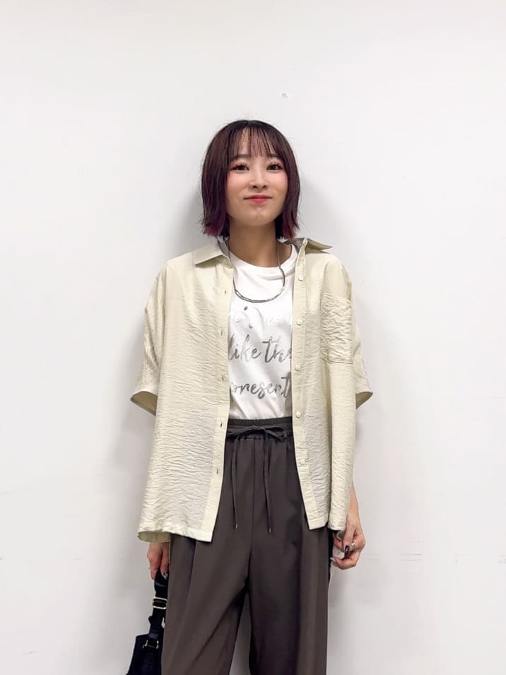 𝐜𝐡𝐢𝐤𝐚さんの「SHOO･LA･RUE｜【洗える/S-LL/5分袖】1枚でも羽織としても。さらさらドレープシャツ」を使ったコーディネート