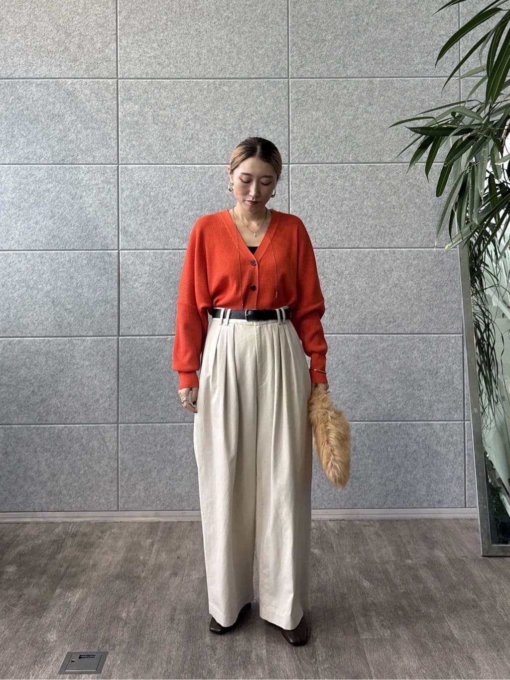 kotakiさんの「INDIVI｜【LE VERNIS】ポワールフラッフィーファーバッグ」を使ったコーディネート