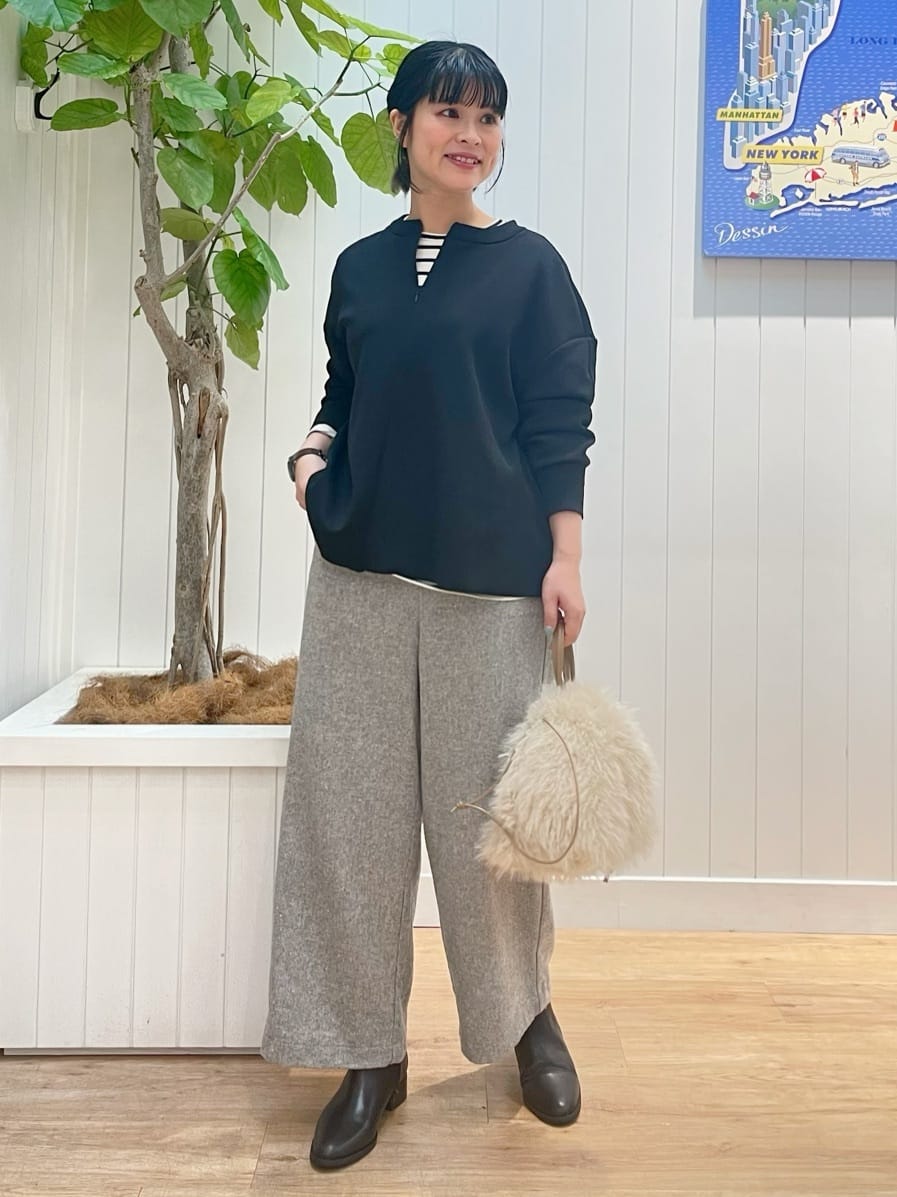 mikaさんの「Dessin｜【選べる首元デザイン/洗える】クルーネックロングTシャツ」を使ったコーディネート