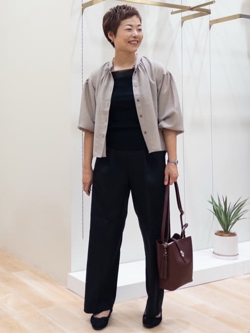 シュウコさんの「grove｜【ひんやり多機能】やわらかドライタッチ 袖口シアードッキングプルオーバー」を使ったコーディネート