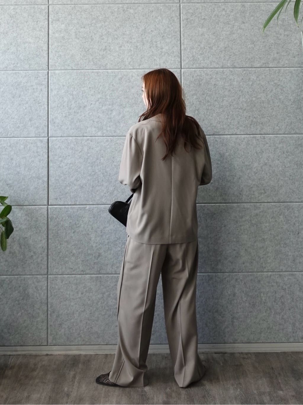 mitsukiさんの「INDIVI｜Comfy SET UP｜イージーストレートワイドパンツ【セットアップ対応／通勤/カセット服】」を使ったコーディネート