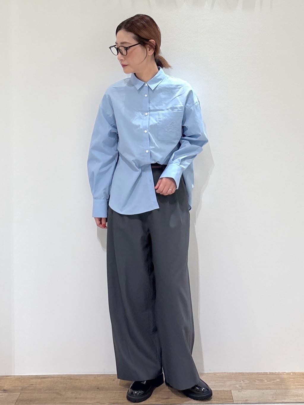 たけねぇさんの「OPAQUE.CLIP｜ポケット刺繍レギュラーカラーシャツ【洗濯機OK】」を使ったコーディネート