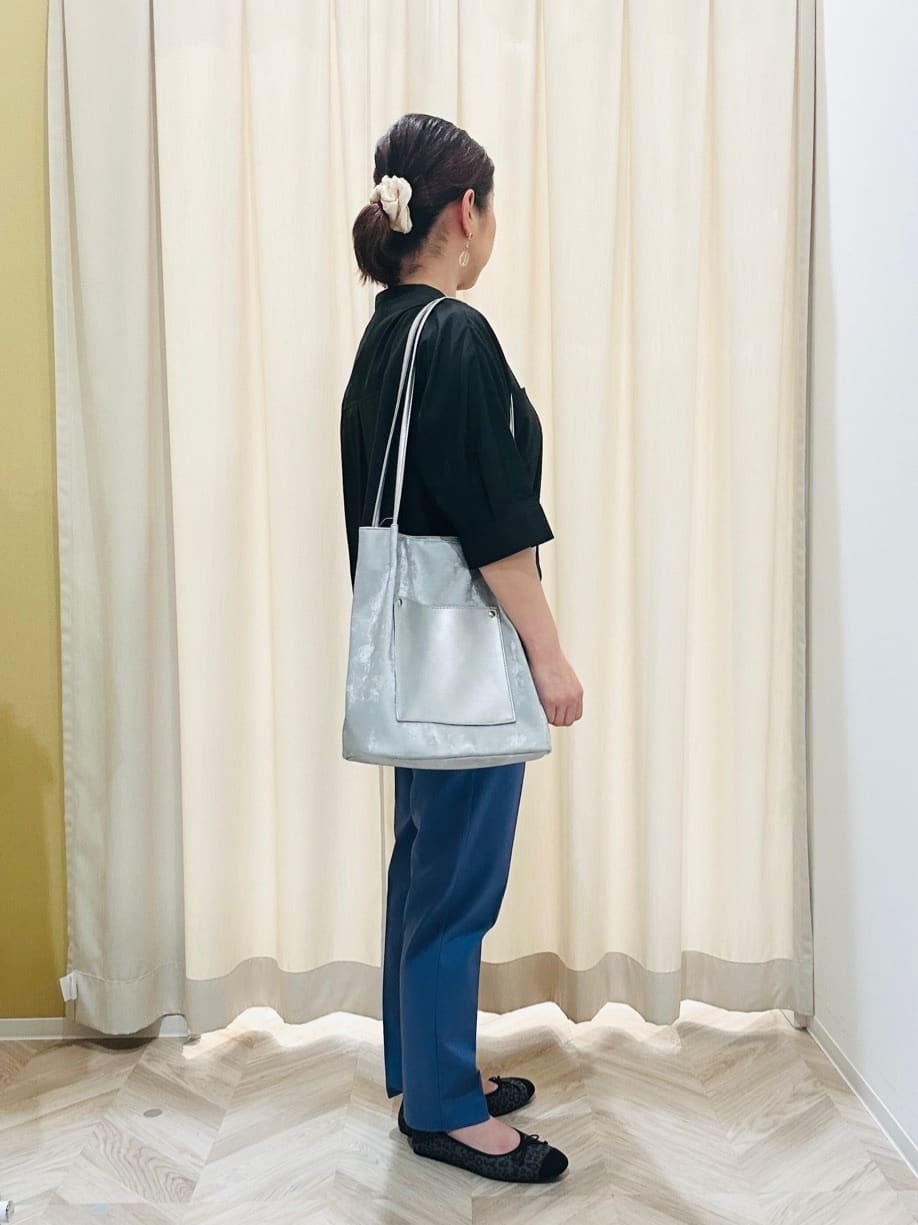 ちはるさんの「SHOO･LA･RUE｜【S-LL/洗濯後しわになりにくい】コットン風 前あきドルマンブラウス」を使ったコーディネート