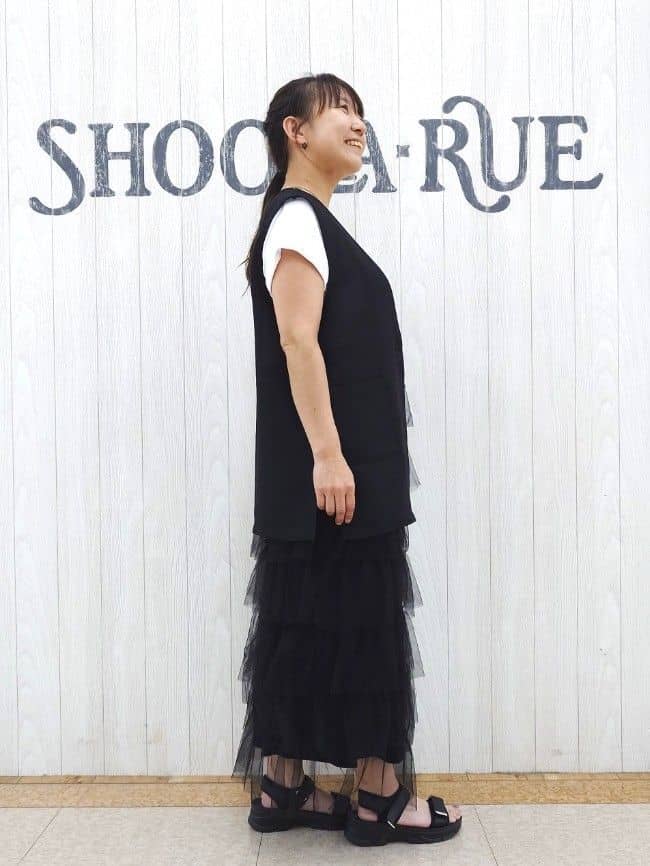 とろろさんの「SHOO･LA･RUE｜【S-LL】夏のレイヤードコーデに さらりと着られるメッシュジレ」を使ったコーディネート