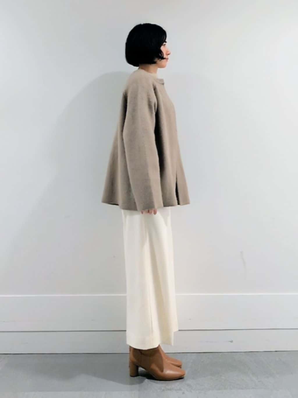 ミズタさんの「UNTITLED｜【ウール100%/ウエスト後ろゴム】 クロップドワイドパンツ」を使ったコーディネート