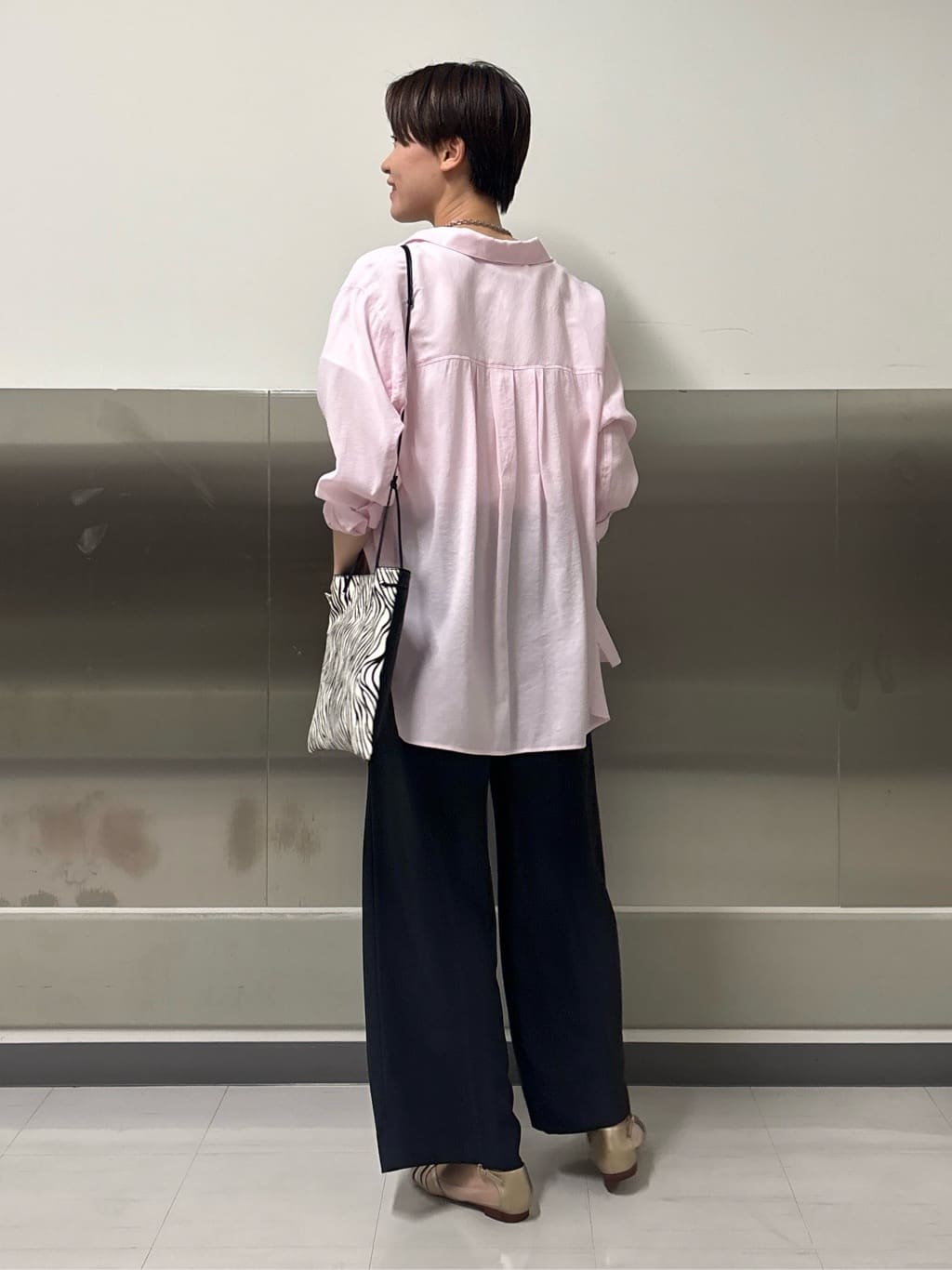 kanaeさんの「INDIVI｜【体型カバー／清涼感】シアーオーバーシャツ」を使ったコーディネート