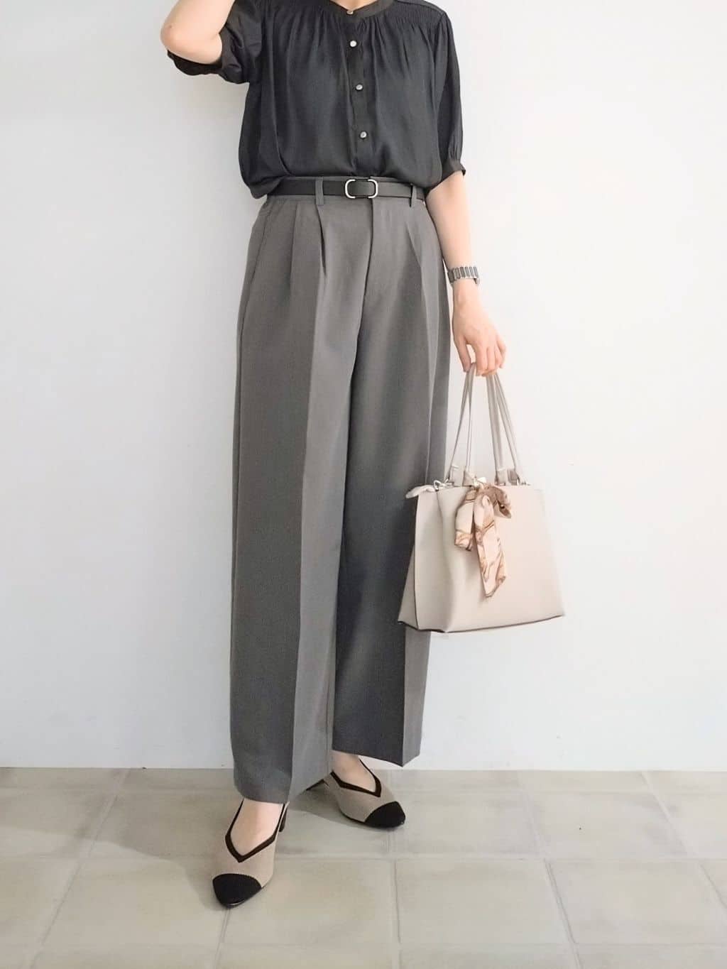 miomioさんの「SHOO･LA･RUE｜【洗濯機可/S-LL】すっきり上品きれい見え タックワイドパンツ」を使ったコーディネート