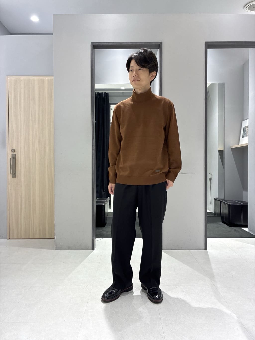 わいずみさんの「TAKEO KIKUCHI｜アンチピリング タートルネック ニット」を使ったコーディネート