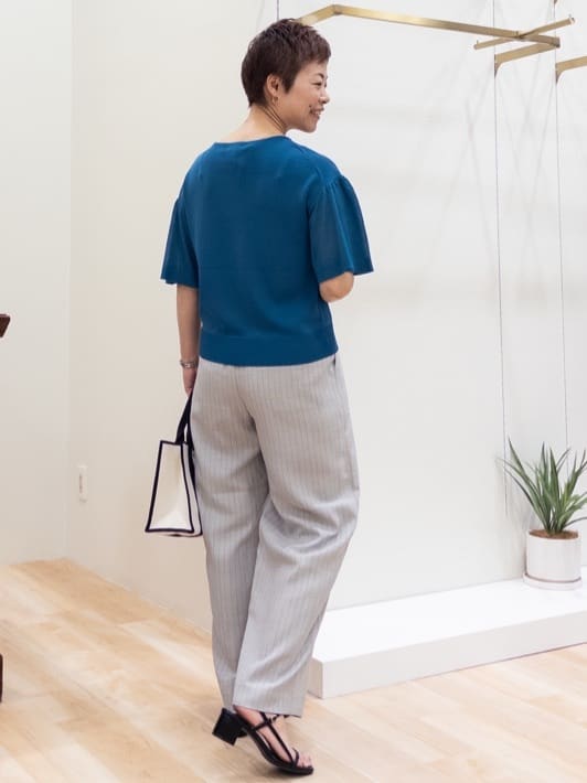 シュウコさんの「grove｜ロープベルトで差がつく 洗練リラックスパンツ」を使ったコーディネート
