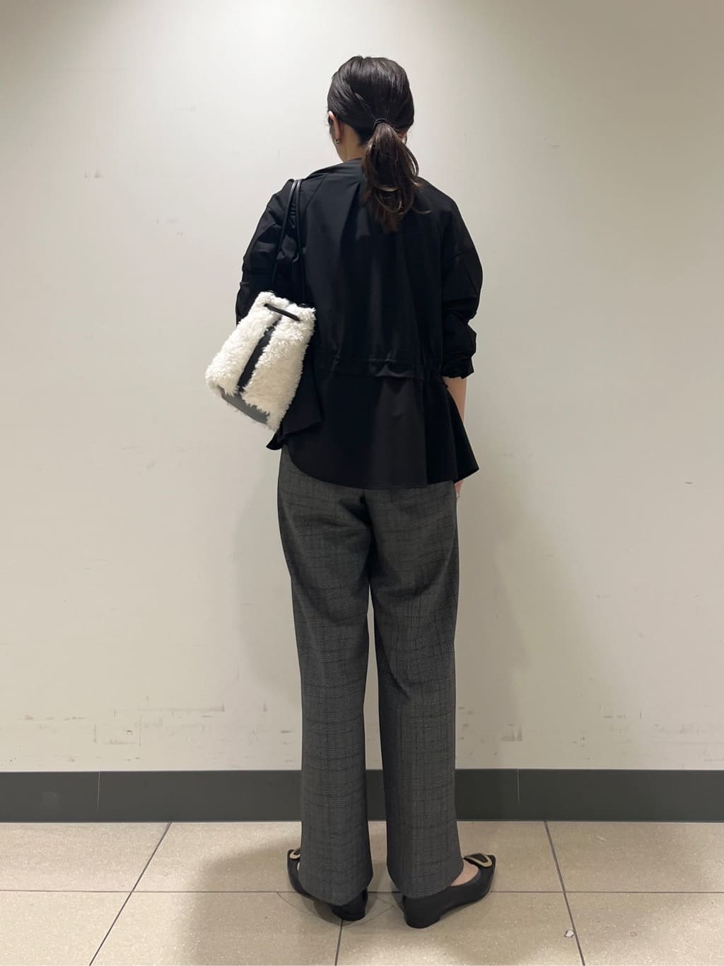 shokoさんの「INDIVI｜【セットアップ可能】スエード調サテンブラウス」を使ったコーディネート