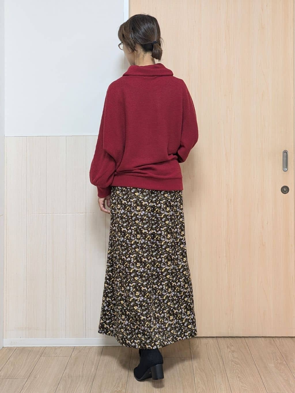 YuAさんの「SHOO･LA･RUE｜お顔周りをスッキリ見せるオフタートルリブドルマン」を使ったコーディネート