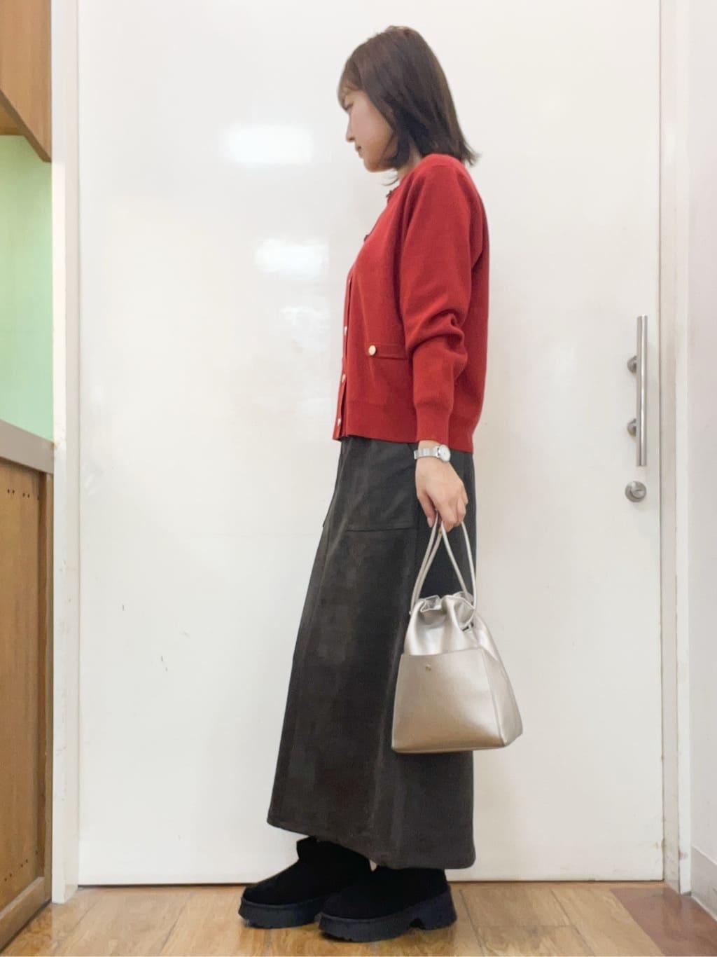 sakiさんの「SHOO･LA･RUE｜【洗濯機可】上品できれい見え フェイクスエード ナロースカート」を使ったコーディネート