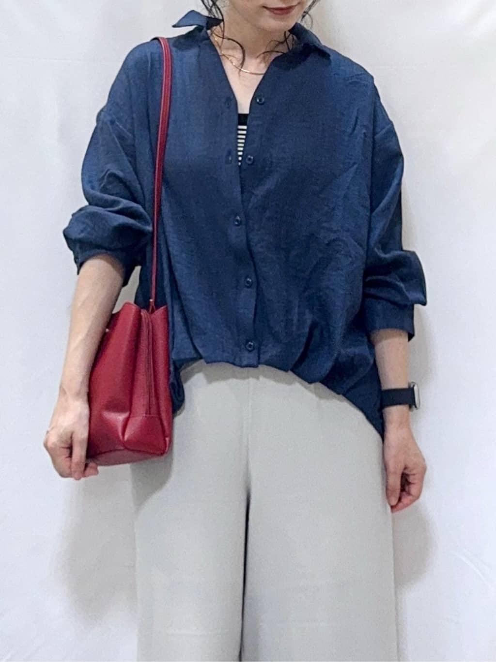 𝐇𝐢𝐫𝐨𝐦𝐢さんの「SHOO･LA･RUE｜【S-LL】インせず着られる デニムライク前開きブラウス」を使ったコーディネート