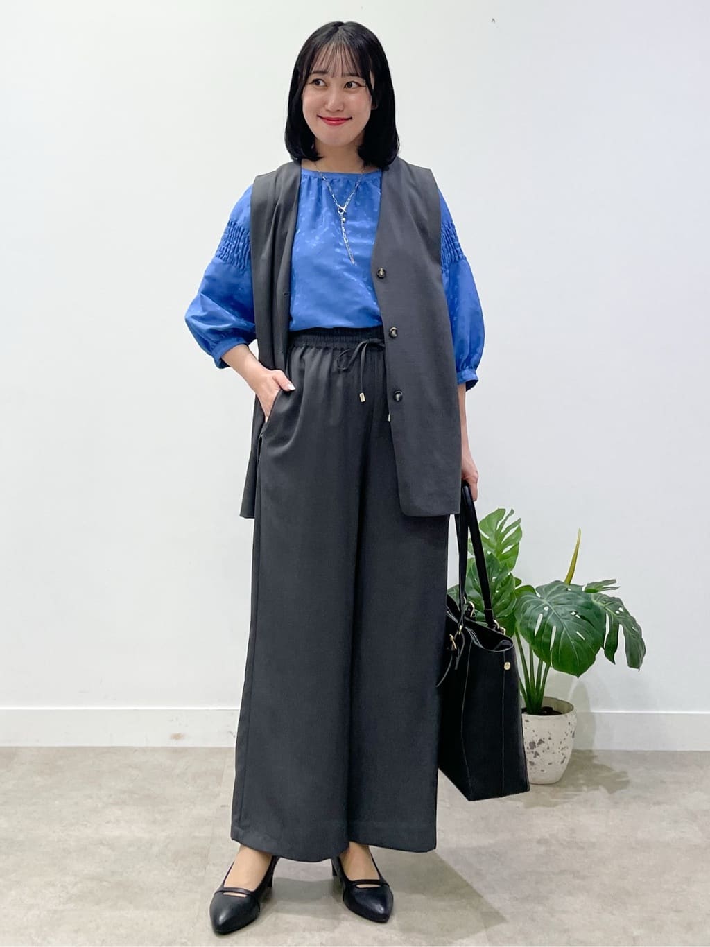 yukariさんの「Reflect｜【ウエスト総ゴム／セットアップ／単品使いOK◎】ベスト＋ストレートパンツセット」を使ったコーディネート