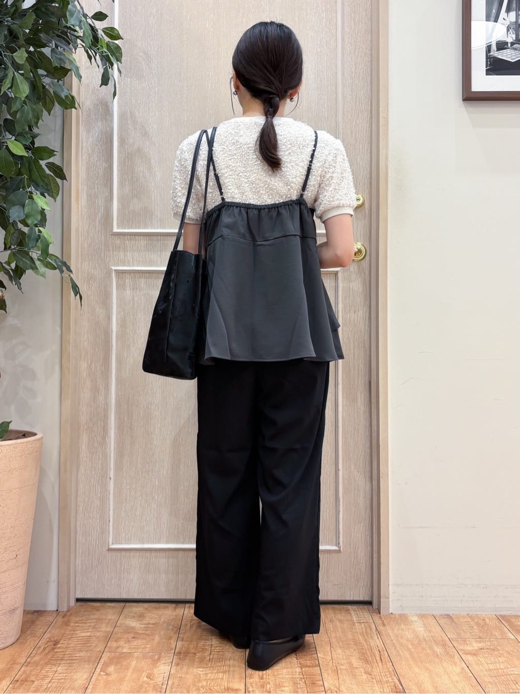 なみさんの「SHOO･LA･RUE｜【S-LL/セットアップ可/ひんやり】女性らしさ溢れる ティアードキャミソール」を使ったコーディネート
