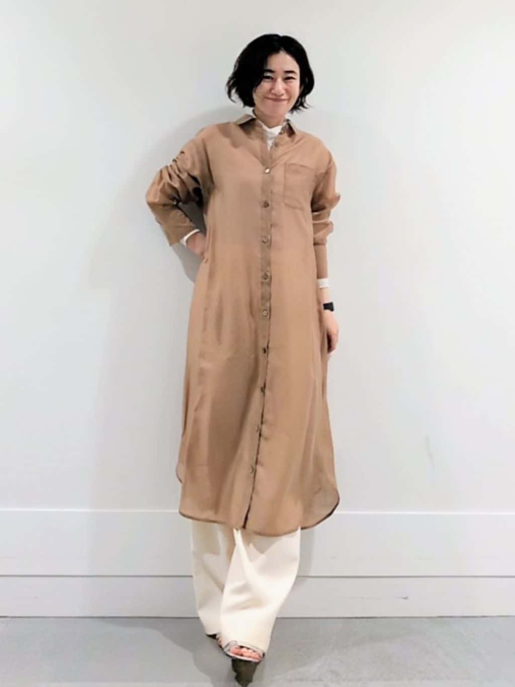 ミズタさんの「UNTITLED｜【ニットと重ね着に/前開きボタン】シアーロングシャツ」を使ったコーディネート