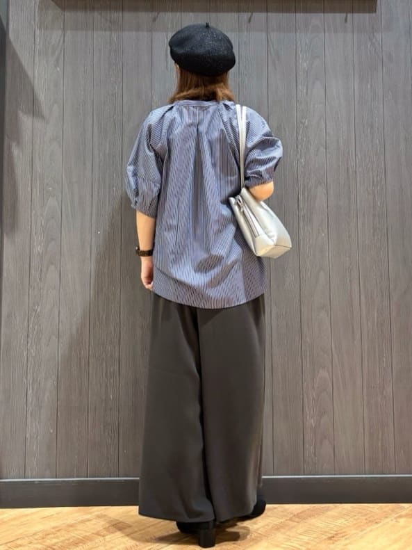 meiさんの「SHOO･LA･RUE｜【S-LL/洗濯後しわになりにくい】ランタンスリーブで女性らしく 5分袖スキッパーブラウス」を使ったコーディネート