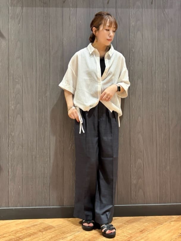 meiさんの「SHOO･LA･RUE｜【S-LL/洗濯後しわになりにくい】ゴールドパーツできれい見え 麻調タックワイドパンツ」を使ったコーディネート