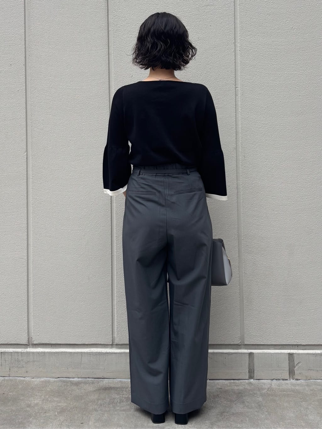 mhさんの「OPAQUE.CLIP｜ベルト付きタックワイドパンツ【洗濯機OK】」を使ったコーディネート