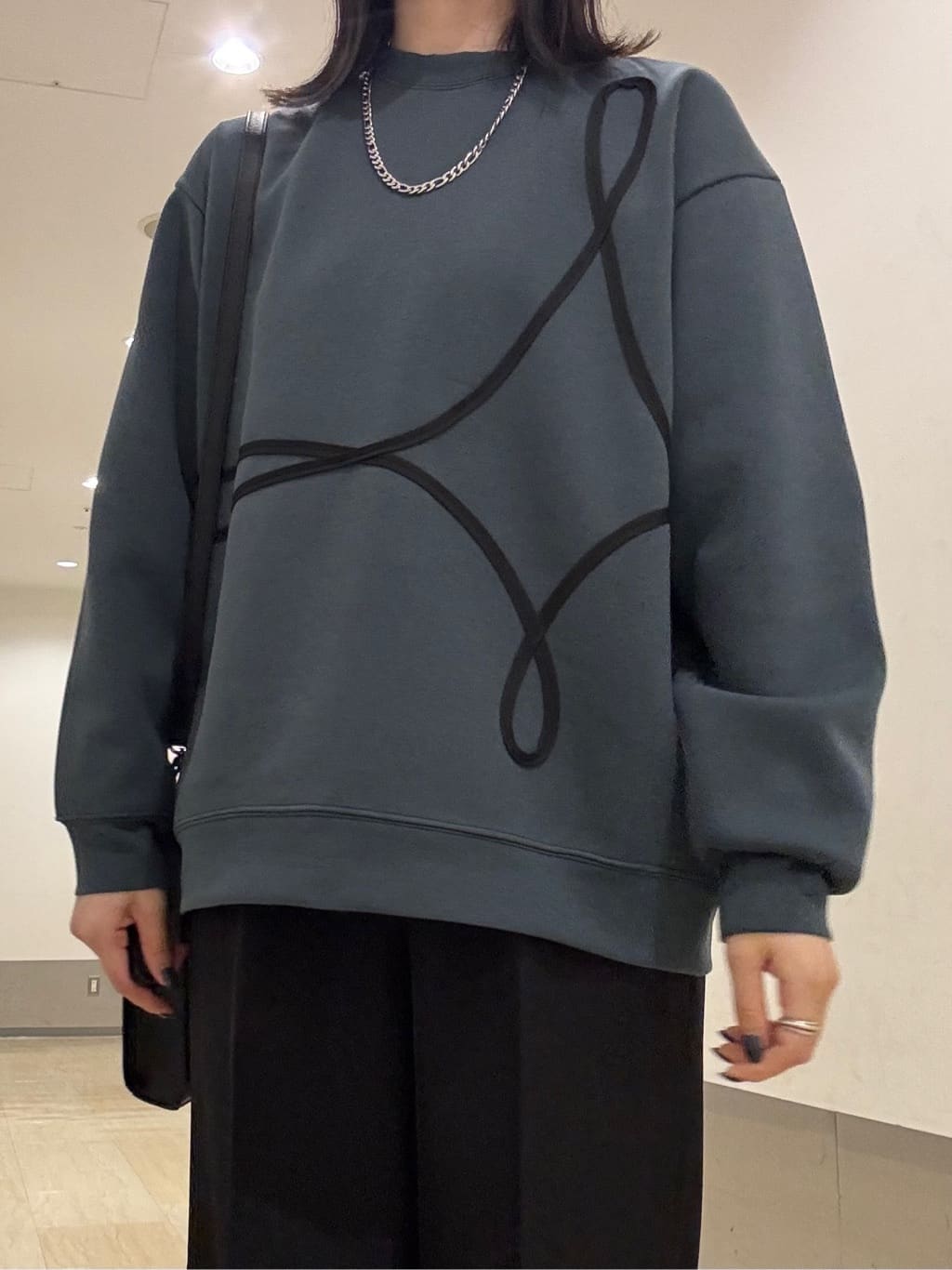 Renaさんの「tk.TAKEO KIKUCHI｜テープブライトスウェット」を使ったコーディネート
