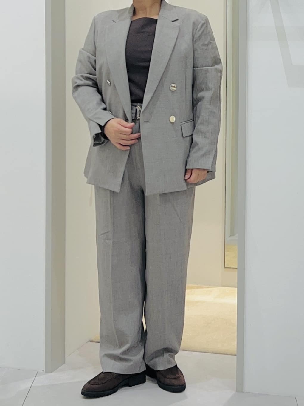 タナさんの「THE SHOP TK｜【今羽織るなら】ダブルブレストジャケット【セットアップ可/洗える】」を使ったコーディネート