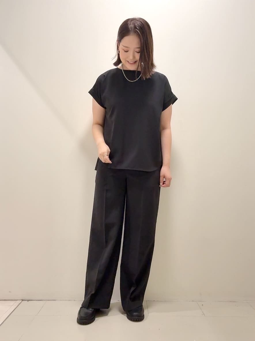YUIさんの「UNTITLED｜【前開きボタン/ベルト付/羽織シャツ/】2WAYトレンチ風ワンピース」を使ったコーディネート