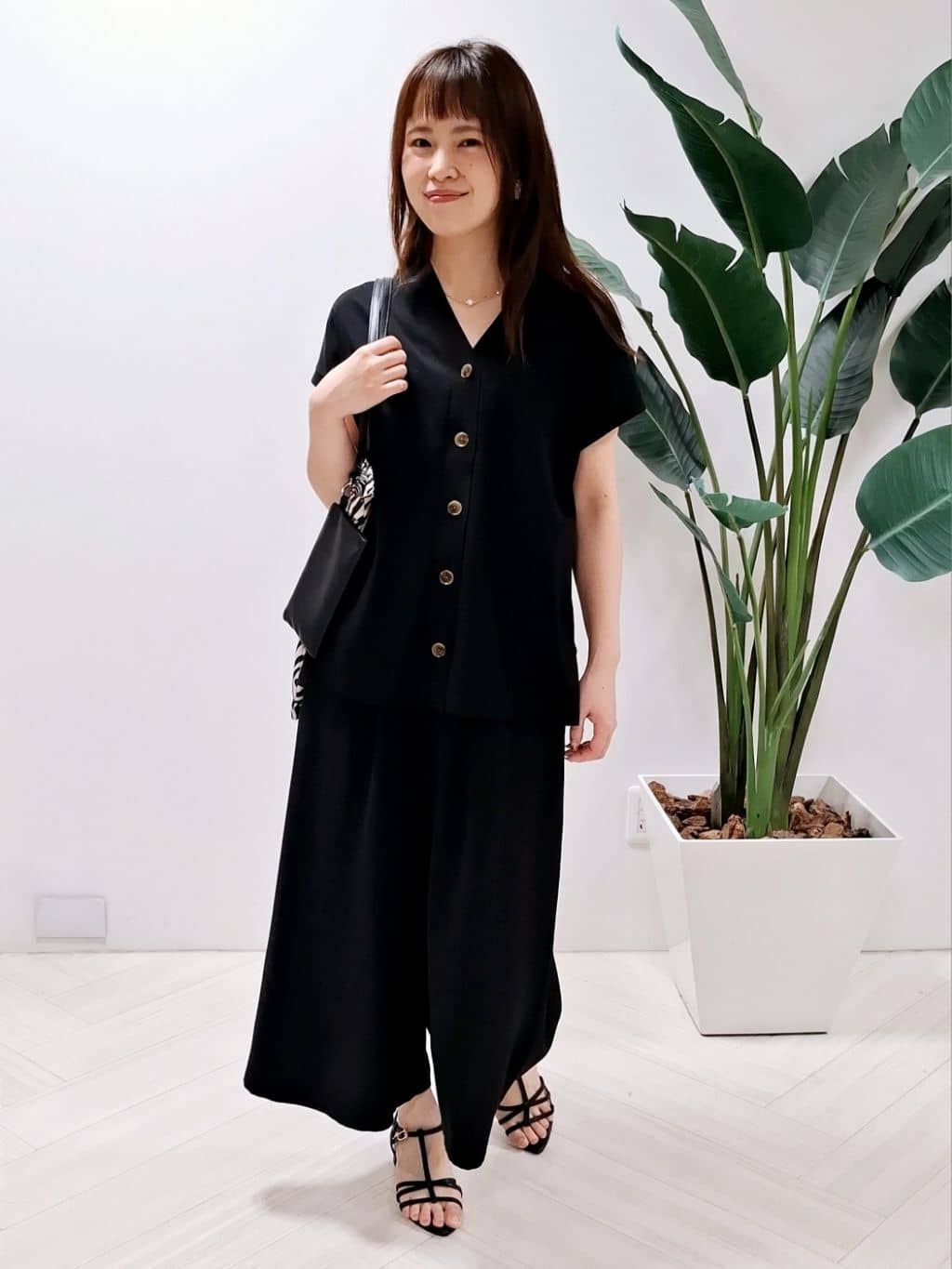 YuKaRiさんの「UNTITLED｜シャイニービーズネックレス」を使ったコーディネート