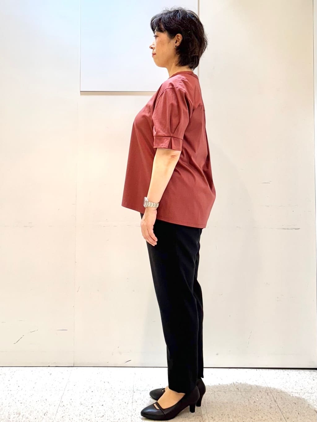 ヤスコさんの「Reflect｜【すっきり見え！長め丈／マシンウォッシュ可】スキッパーネックジャージトップス」を使ったコーディネート