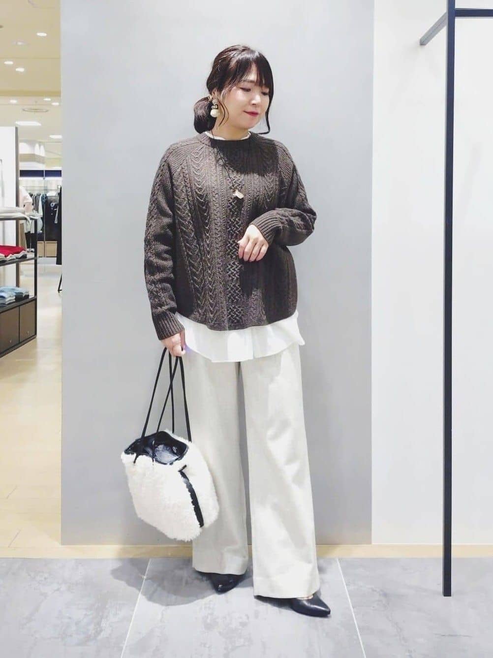 TOMOMIさんの「INDIVI｜ボアミドルバッグ」を使ったコーディネート