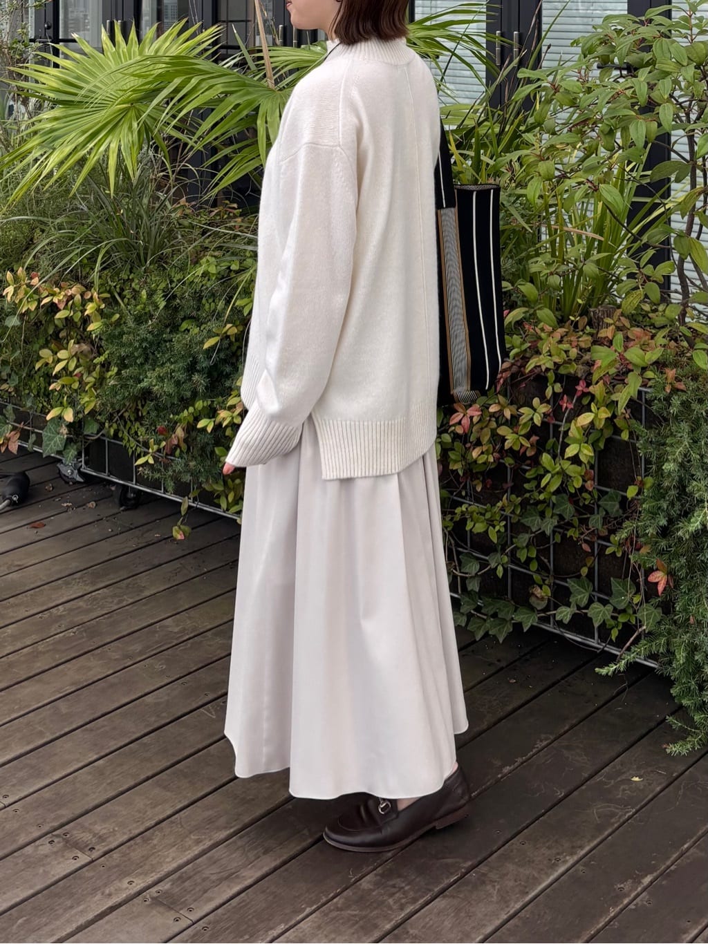 sakuさんの「INDIVI｜【冬ニット人気NO．1！／カシミヤ混】ミドルゲージハイネックニット」を使ったコーディネート