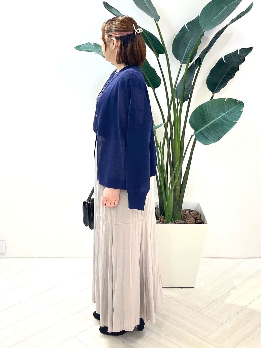 Tomoさんの「UNTITLED｜【前後2WAY/アンサンブル可/ゆったり】シアーカーディガン」を使ったコーディネート
