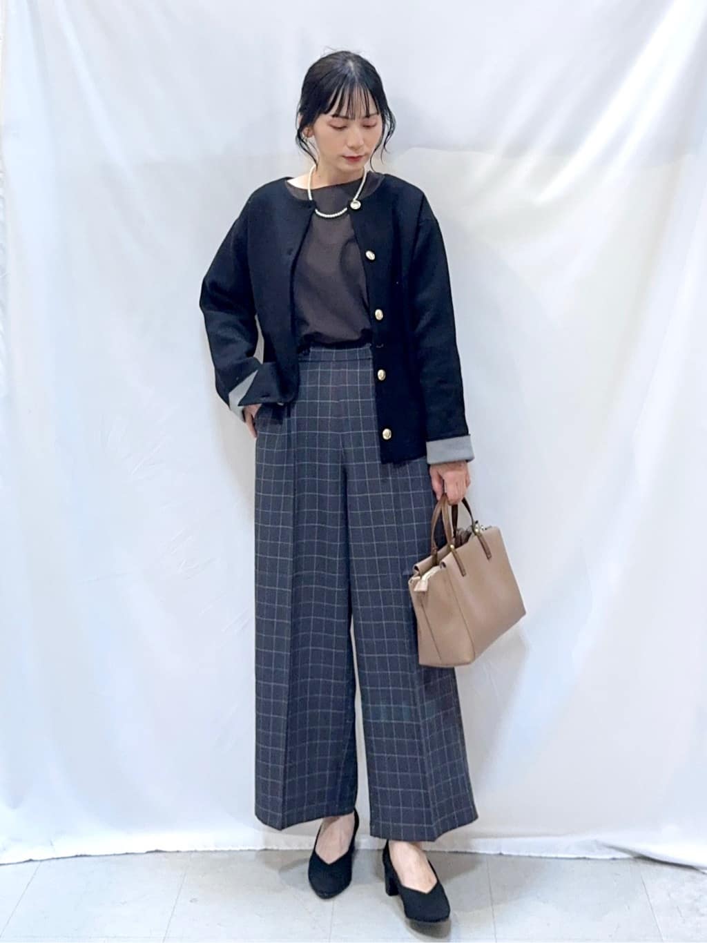 𝐇𝐢𝐫𝐨𝐦𝐢さんの「SHOO･LA･RUE｜【高レビュー/洗濯後しわになりにくい】1枚でサマ見え 8分袖ドルマンブラウス」を使ったコーディネート