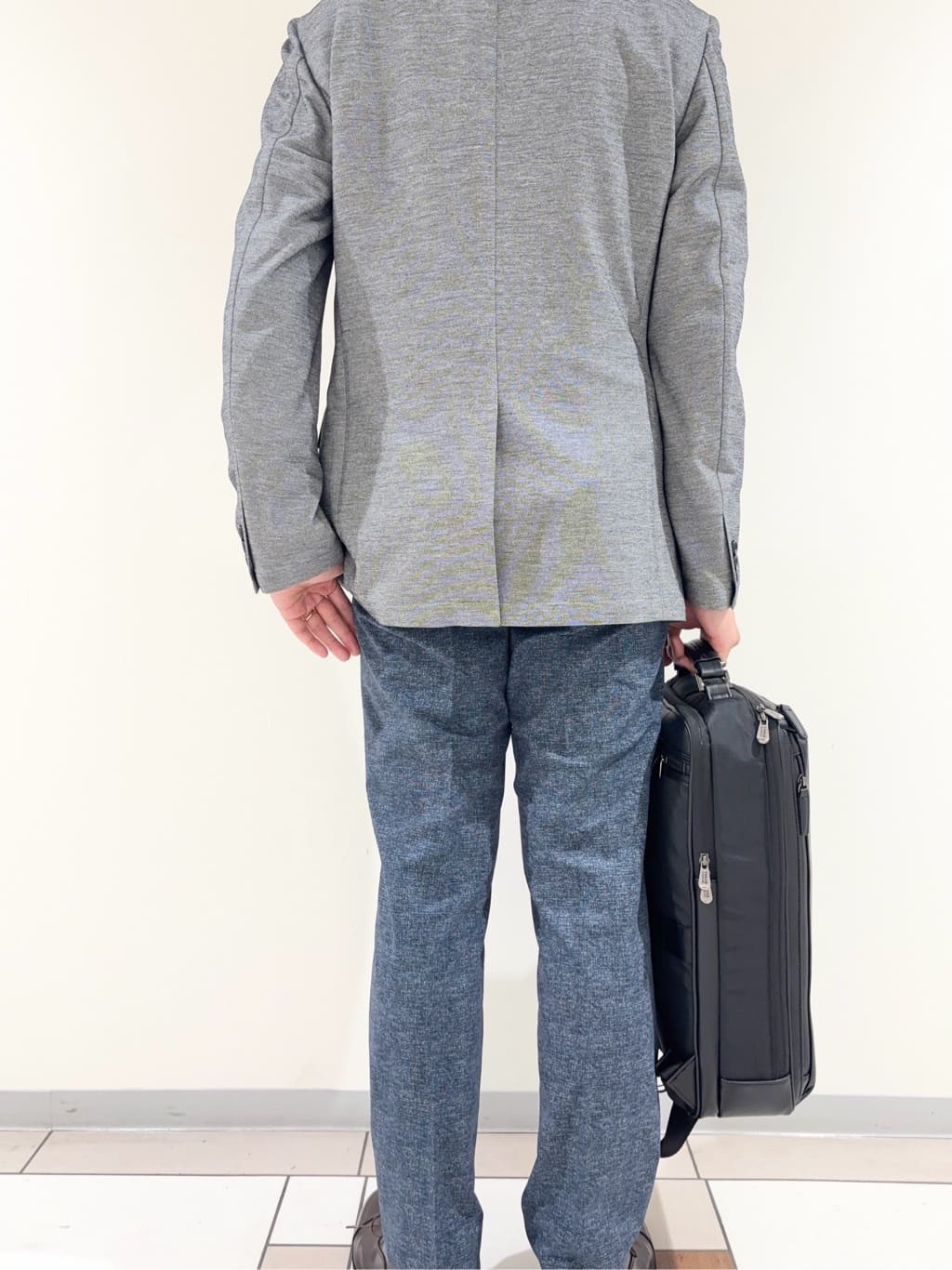 及川さんの「TAKEO KIKUCHI｜【抗菌防臭】COOL DOTS（R）ドビープリント パンツ」を使ったコーディネート