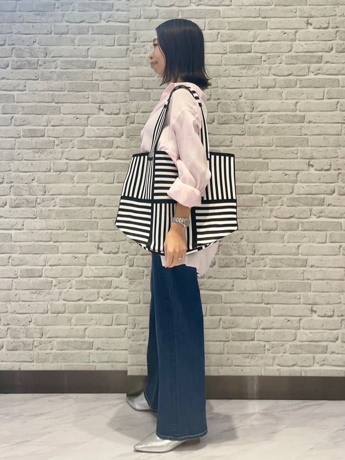 Mikoさんの「INDIVI｜【褒められデニム】ワイドストレート デニムパンツ」を使ったコーディネート