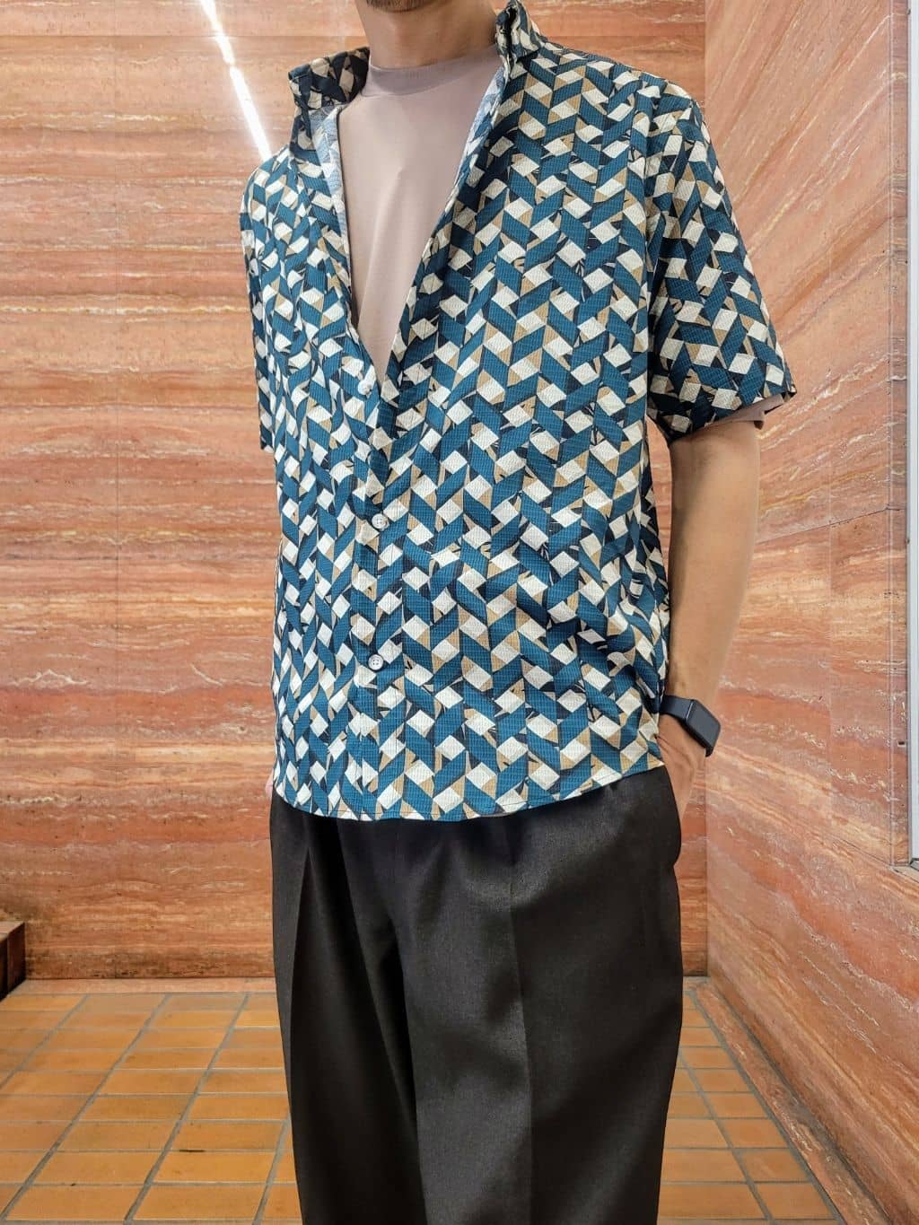 piroyaさんの「TAKEO KIKUCHI｜【COOL CITY WEAR】籠目アート柄 サッカーシャツ /通気性」を使ったコーディネート
