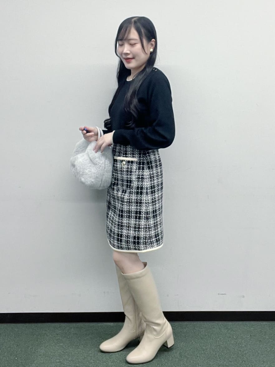 Hitomiさんの「index｜ゴールドパーツ付きバイカラークルーネックニット【洗濯機OK】」を使ったコーディネート