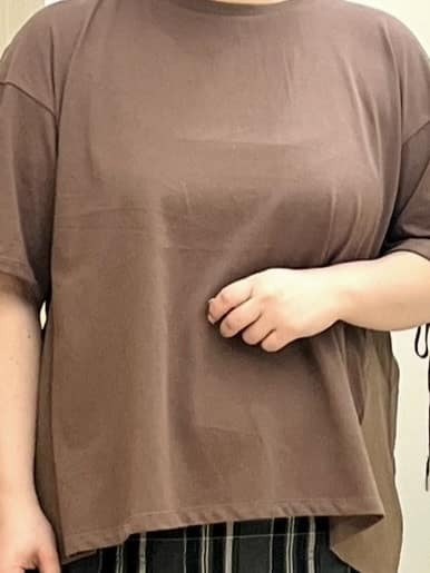 akariさんの「grove｜後ろ姿で魅せる　バックドロストシャーリングTシャツ」を使ったコーディネート