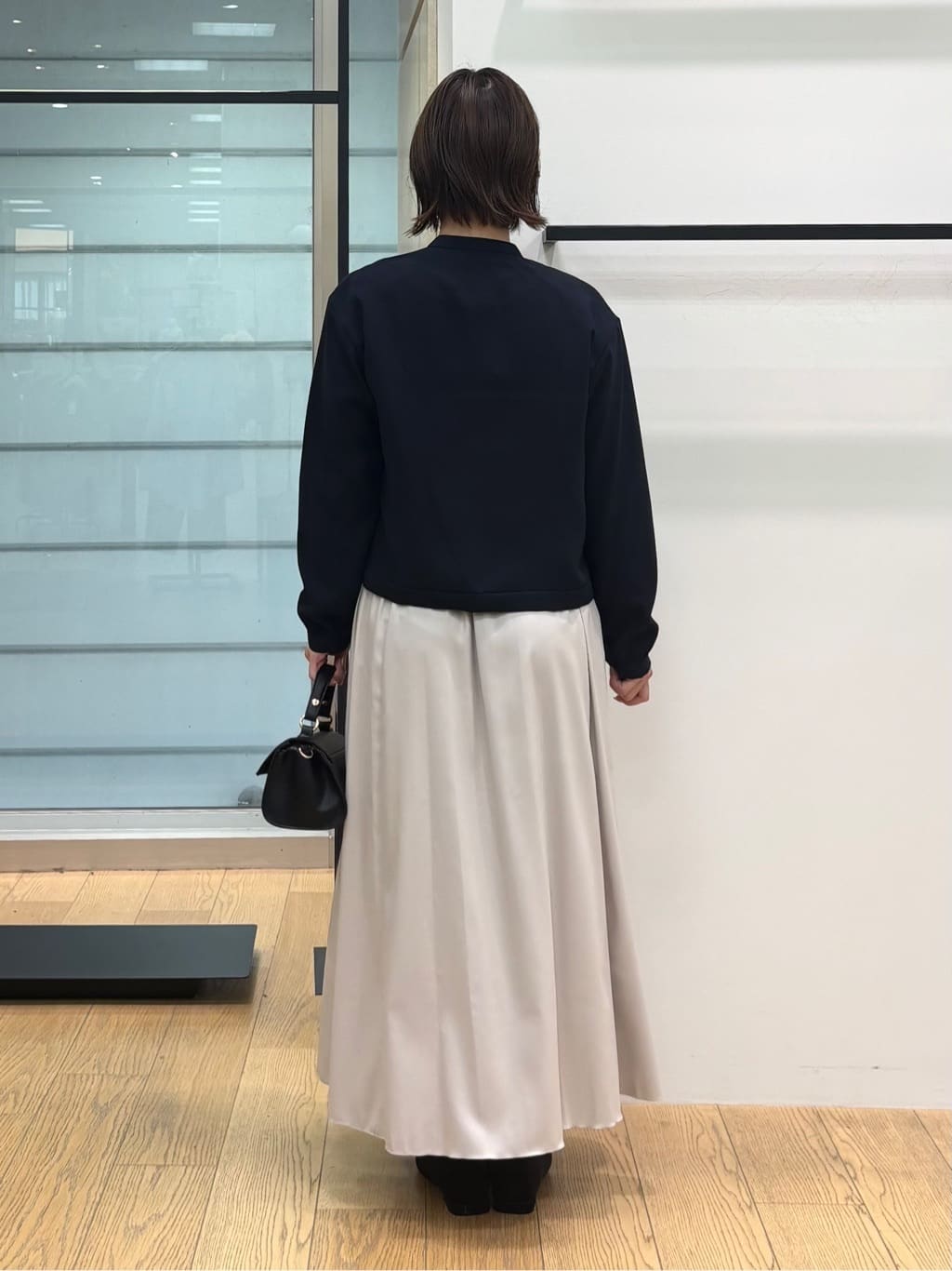 asamiさんの「INDIVI｜【ウール混ラメ素材】Vネック煌めきニット」を使ったコーディネート