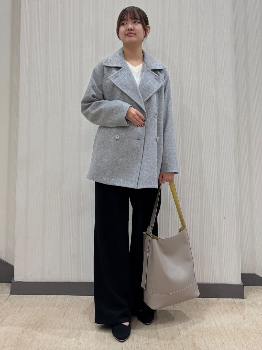 ちひさんの「INDIVI｜【洗える／チュニック丈／カシミヤ混】スリットデザインVネックニット」を使ったコーディネート