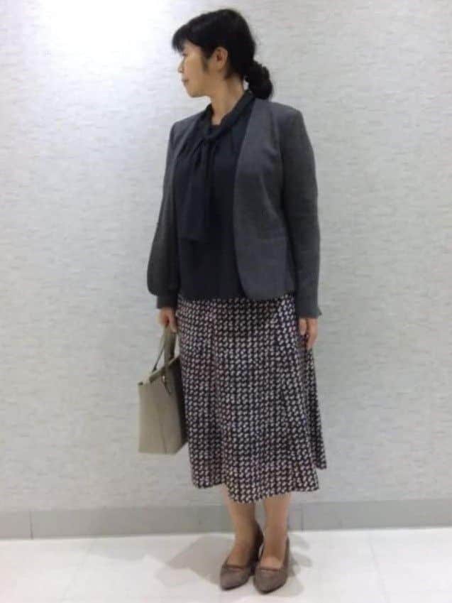 sakoさんの「Reflect｜【キレイめスタイル／通勤におすすめ◎】ボウタイシャンブレーカラーブラウス」を使ったコーディネート