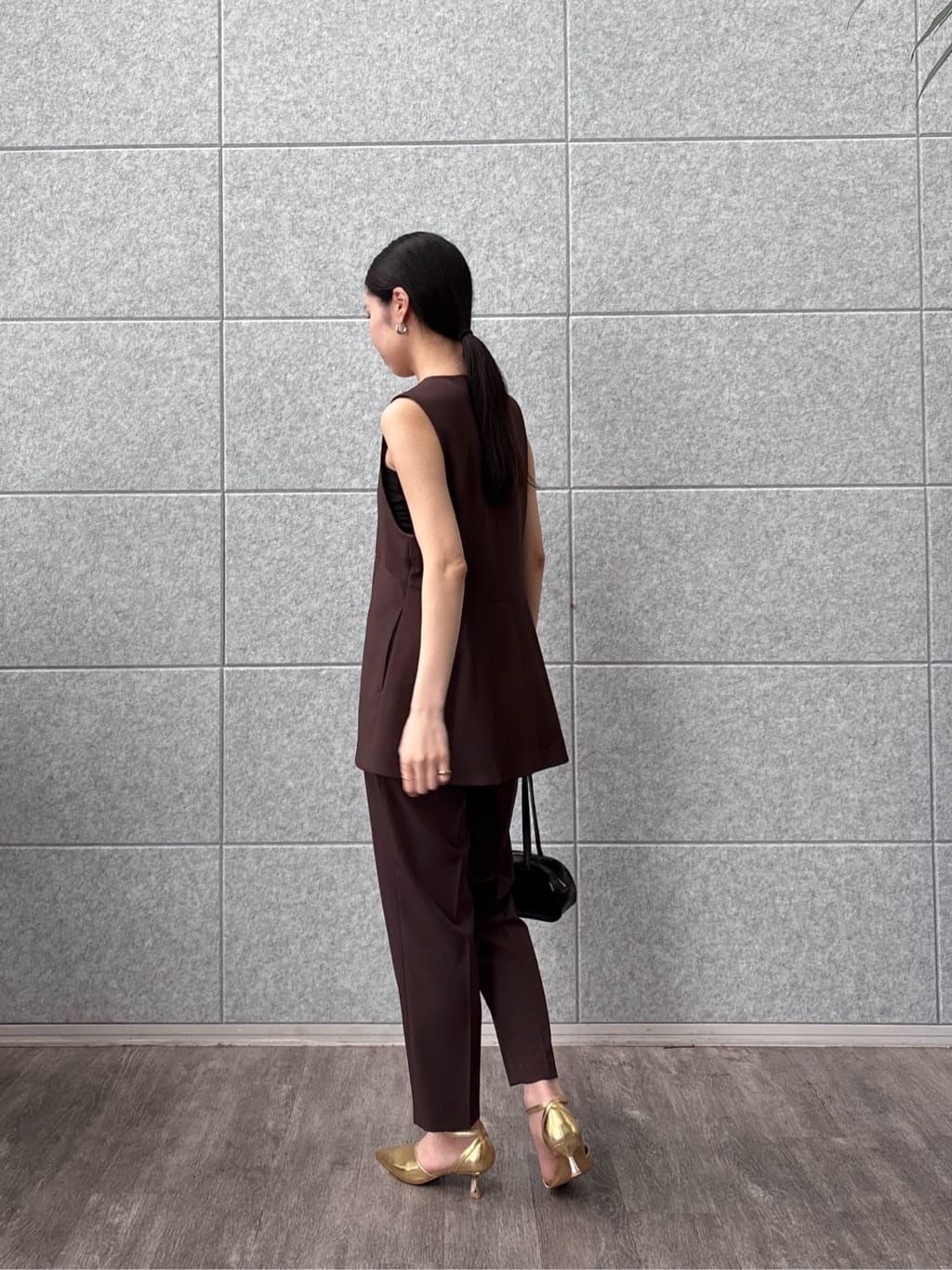 ひなさんの「INDIVI｜Comfy SET UP｜イージーテーパードパンツ【セットアップ対応／通勤/カセット服】」を使ったコーディネート