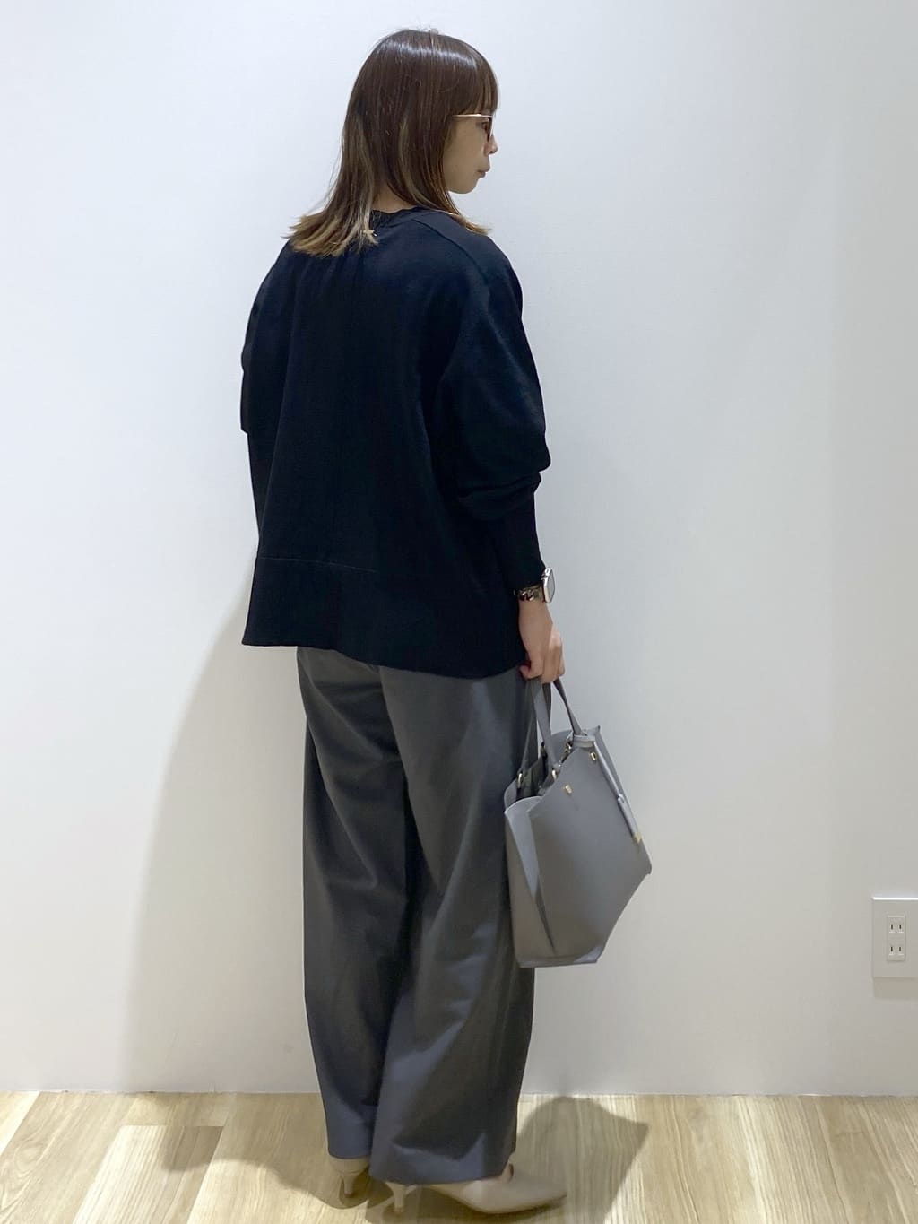 えりさんの「OPAQUE.CLIP｜リラクシーVネックニット【洗濯機洗OK】《6col》」を使ったコーディネート