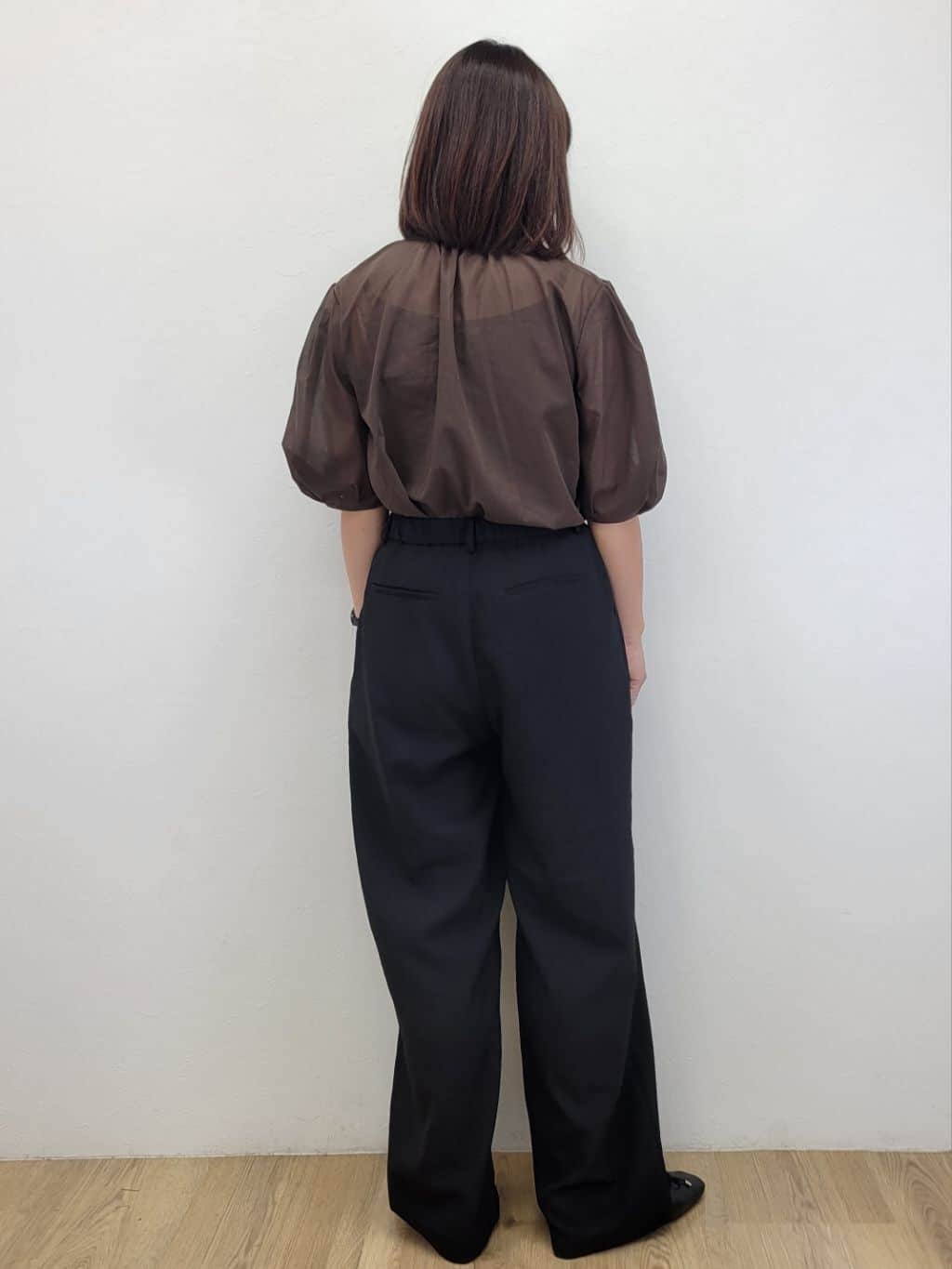 LISAさんの「OPAQUE.CLIP｜シアーフリルネックブラウス【洗濯機洗い可】」を使ったコーディネート